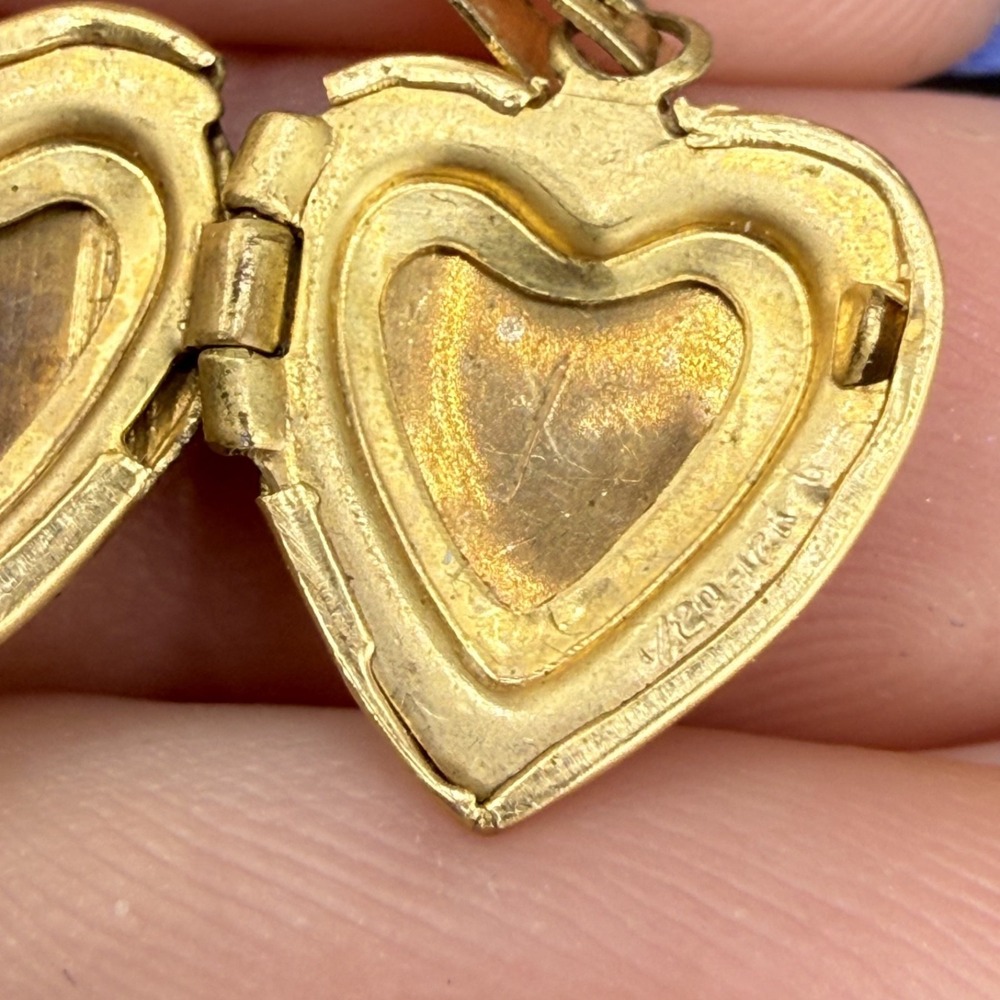 Vintage Gold Filled Locket Hearts Etched Pendant‎ - Picture 7 of 9